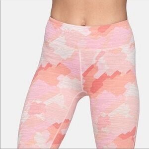 Outdoor Voices Tech Sweat 3/4 Flex Cropped Pink Camouflage Athletic Legging S